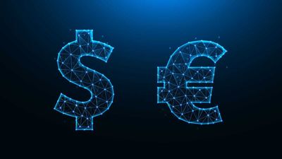 Dollar Recovers as Euro Retreats on Dovish Lagarde Comments